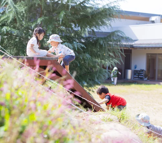 身体と五感を解き放つ外遊び・散歩